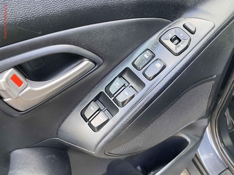 Hyundai ix35 (2011) 2.0i - fotka 13 z 16