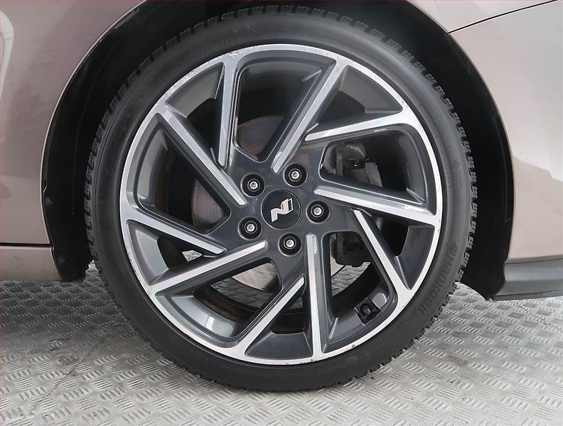 Hyundai i30 (2022) N-Line 1.5 T-GDI MHEV - fotka 15 z 19