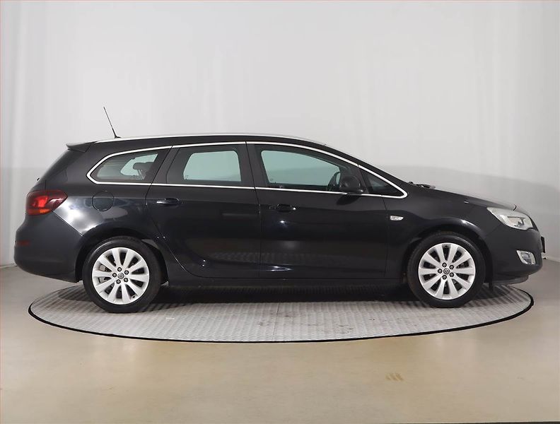 Opel Astra (2012) 1.4 T, Serv.kniha, Navi - fotka 6 z 19