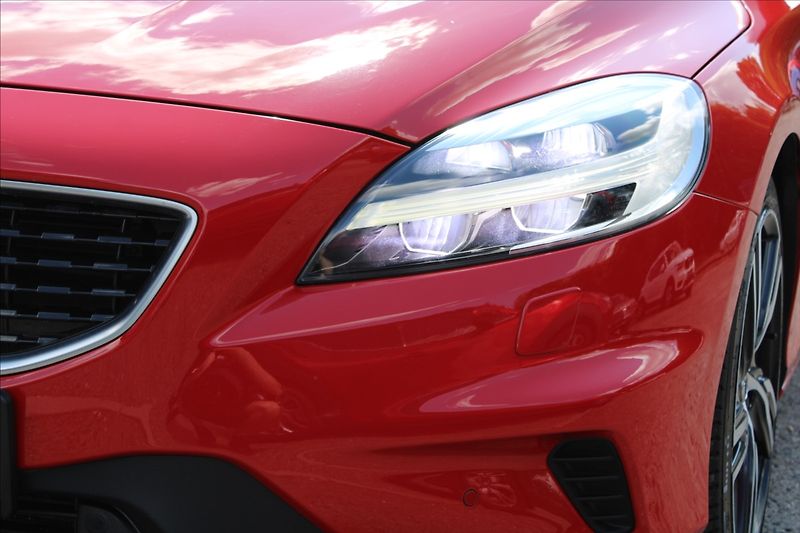 Volvo V40 2,0 D3  R-DESIGN,AUTOMAT - fotka 31 z 36
