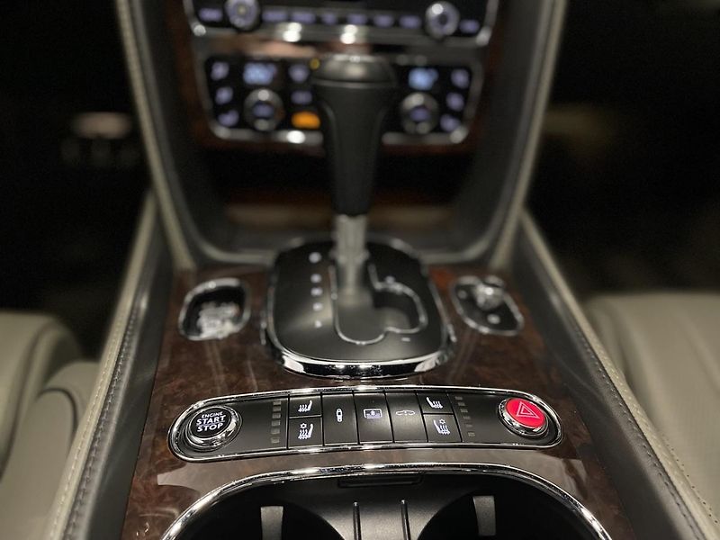 Bentley Flying Spur (2016) 6.0 625 PS  W12 - fotka 57 z 81