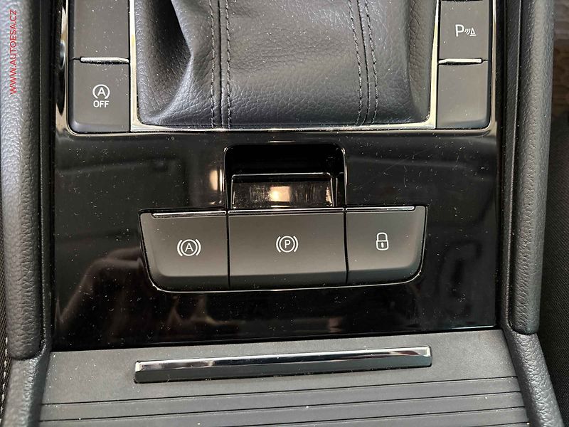 Škoda Superb (2018) 2.0 TDi, ČR, Ambition, xenon - fotka 17 z 19