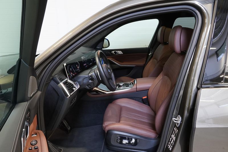 BMW X7 Xdrive40d,ČR,DPH,NZ.TOP,Tažné - fotka 20 z 45