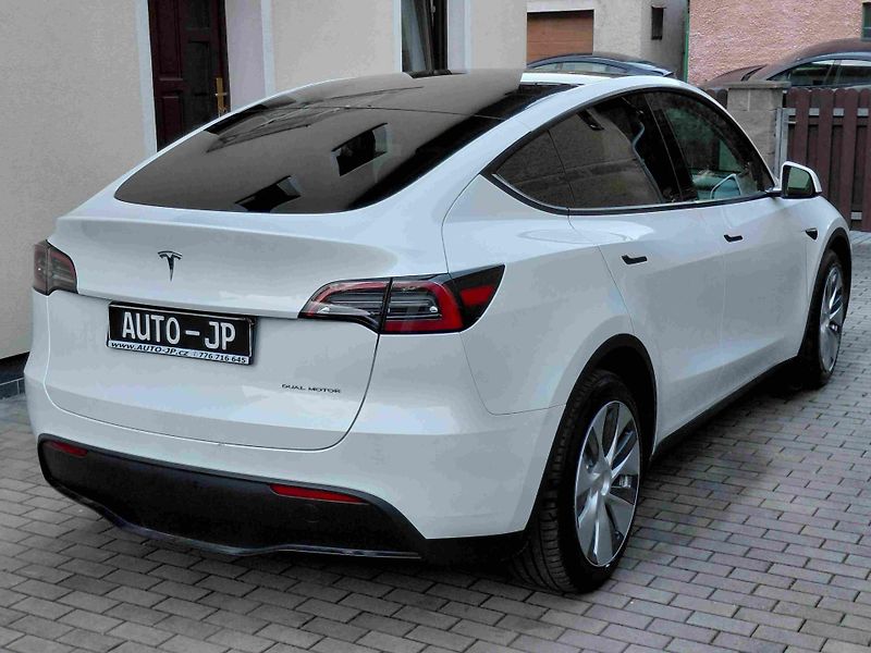 Tesla Model Y (2023) AWD Long Range - fotka 3 z 10