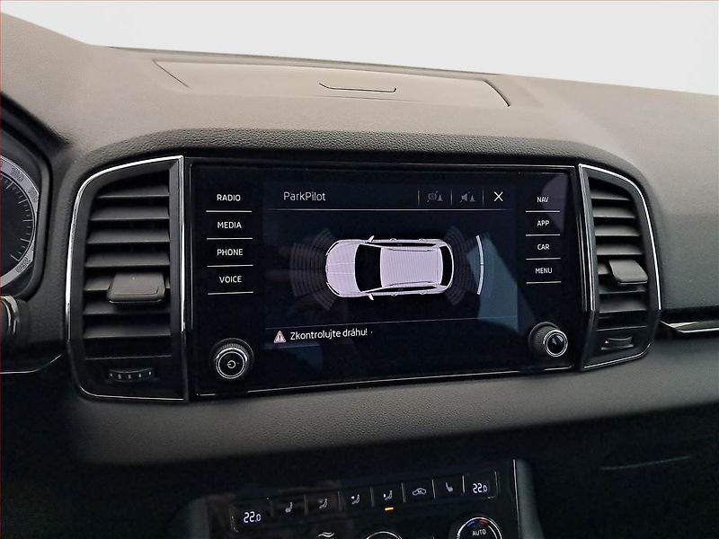 Škoda Karoq (2018) Style 1.6 TDI, Automat, Navi - fotka 18 z 24
