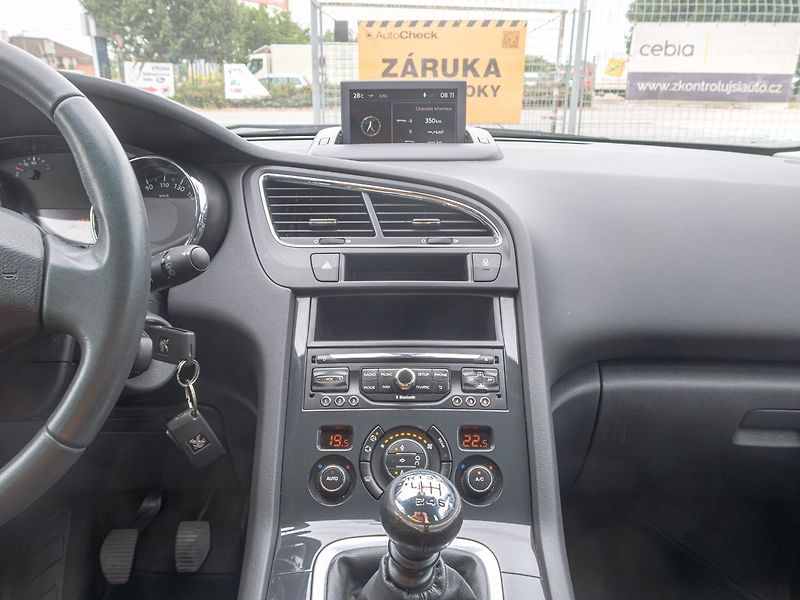 Peugeot 5008 (2013) 2.0HDI 110KW man– 2x PNEU - fotka 20 z 35