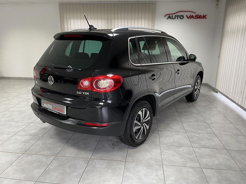 Volkswagen Tiguan 2.0 TDi 4x4 AT ČR SER. WEBASTO - fotka 11 z 24
