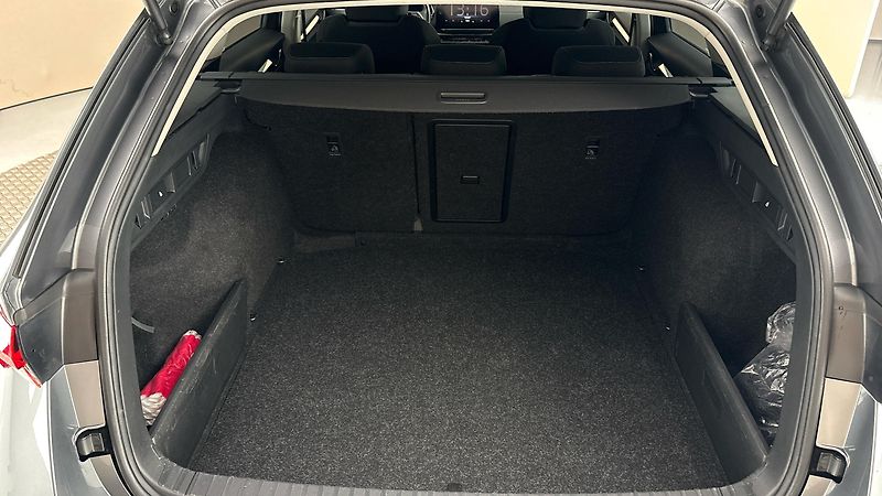 Škoda Octavia 2.0 TDI DSG Style Combi - fotka 17 z 26