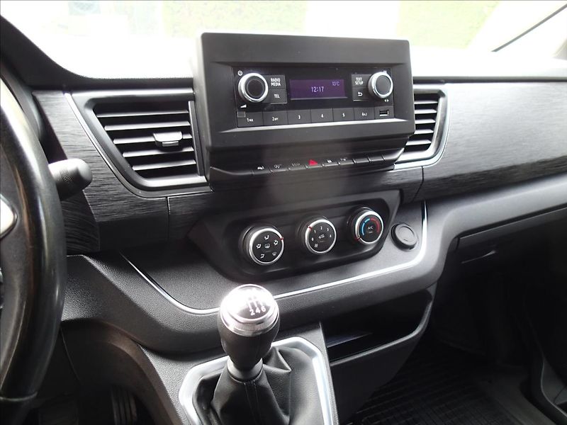 Renault Trafic 2,0 1.maj. ČR,DPH, 8míst - fotka 32 z 48