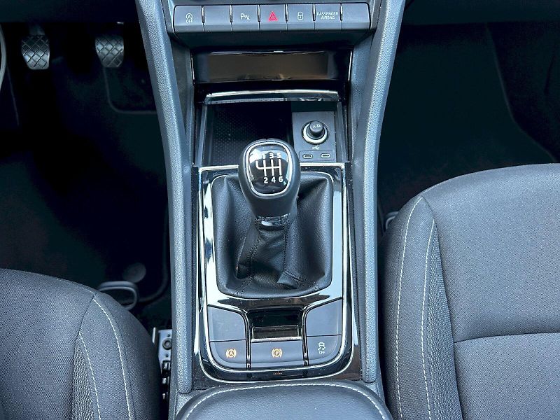 Škoda Karoq (2024) 2.0 TDI 85kW MP6 Selection - fotka 21 z 35