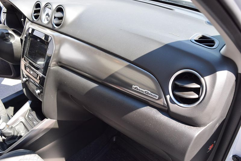 Suzuki Vitara (2019) 1.4 103kw BOOSTER JET ALL GRIP - fotka 41 z 50