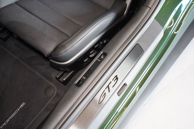 Porsche 911 GT3 Touring,Chrono, Lift, Bose - fotka 24 z 50