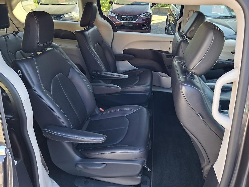 Chrysler Pacifica (2022) 3,6L V6 HYBRID, kůže, servis  - fotka 12 z 33
