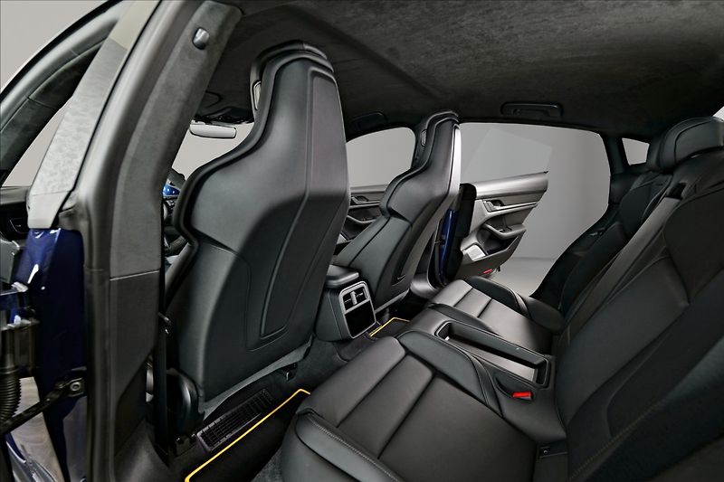 Porsche Taycan TURBO S / REZERVACE - fotka 21 z 24