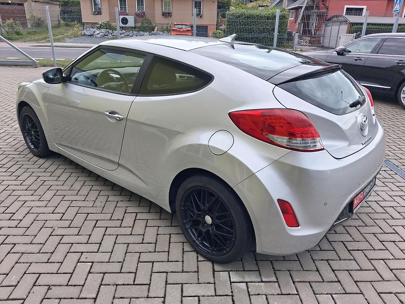 Hyundai Veloster (2011) 1,6GDi SERVISKA GARANCE 2xKOLA - fotka 5 z 43