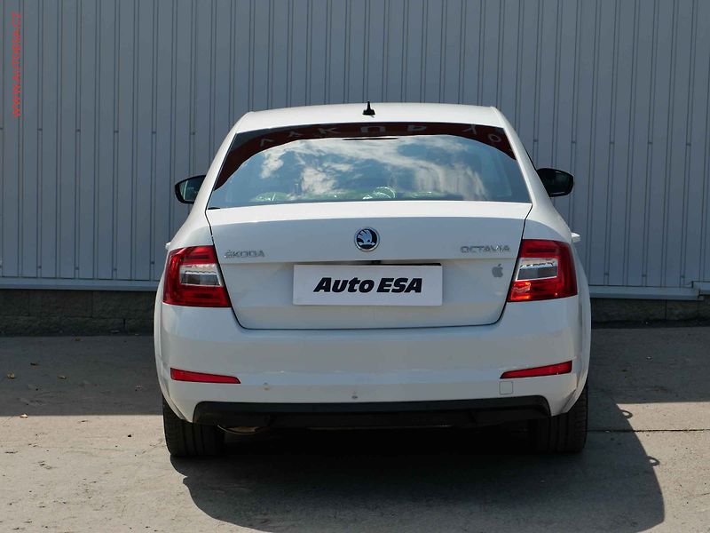 Škoda Octavia (2015) 2.0 TDi, ČR, Navi, bixen - fotka 5 z 24