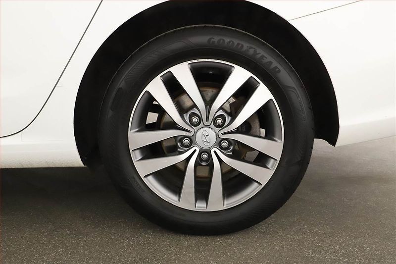 Hyundai i30 (2018) 1.6 CRDi, Navi, Tempomat - fotka 12 z 14