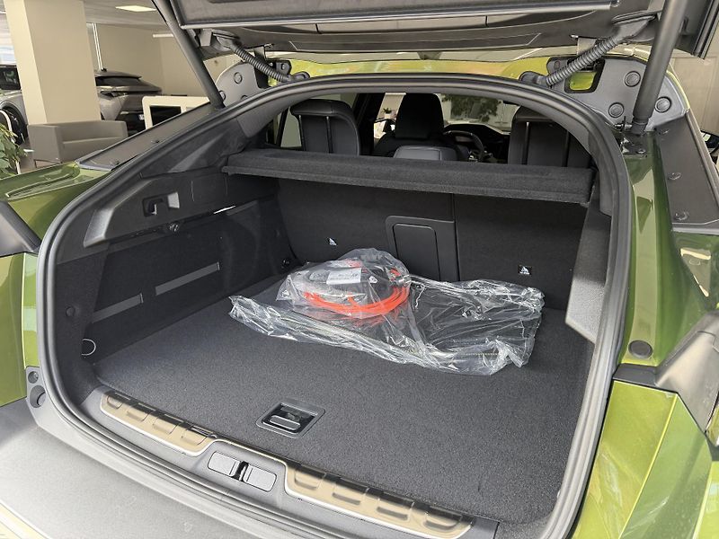 Peugeot 408 (2026) GT Plug-in HYBRID 240 e-DCS7 - fotka 31 z 33