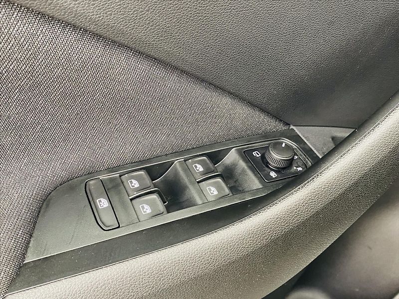 Škoda Scala 1,0 TSI 85kW Top Selection - fotka 18 z 25