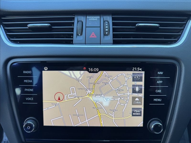 Škoda Octavia 2,0 TDI DSG STYLE DPH 1.maj ČR - fotka 37 z 50