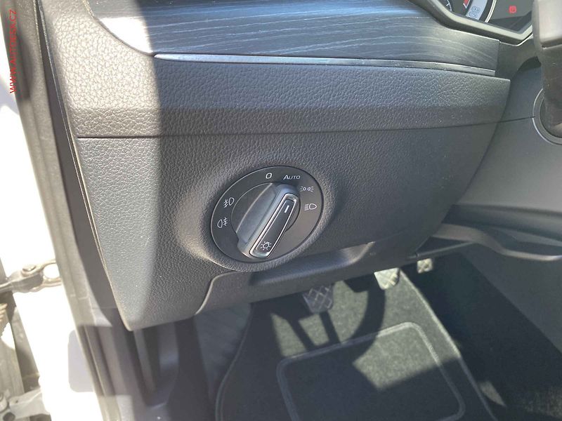 Škoda Superb (2019) 1.5 TSi, Style, LED, panor - fotka 15 z 20