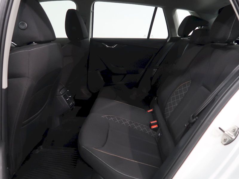 Škoda Kamiq (2023) AMBITION 1.0TSI 81KW TAŽNÉ - fotka 15 z 36