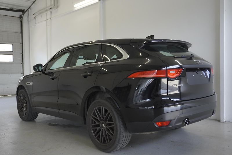 Jaguar F-Pace 3.0D 221 kW 4x4 AUTOMAT 8st. - fotka 5 z 36