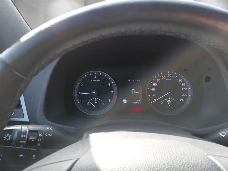 Hyundai Tucson 1,6   1.6T-GDI Trikolor GO - fotka 17 z 24