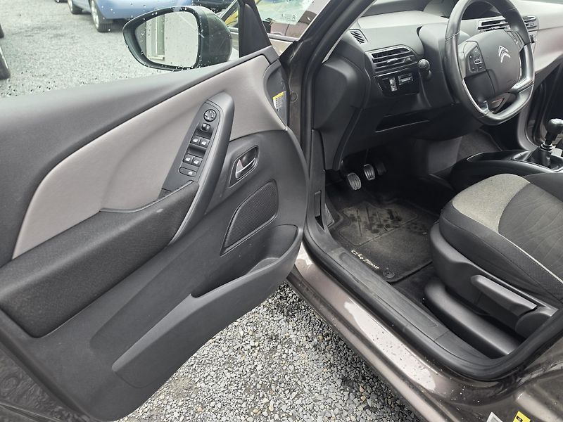 Citroën C4 Picasso 1.2 TCE TZ Masáž  - fotka 13 z 18