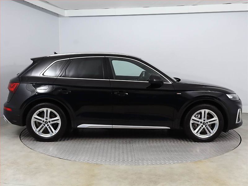 Audi Q5 (2023) 40 TDI - fotka 6 z 23
