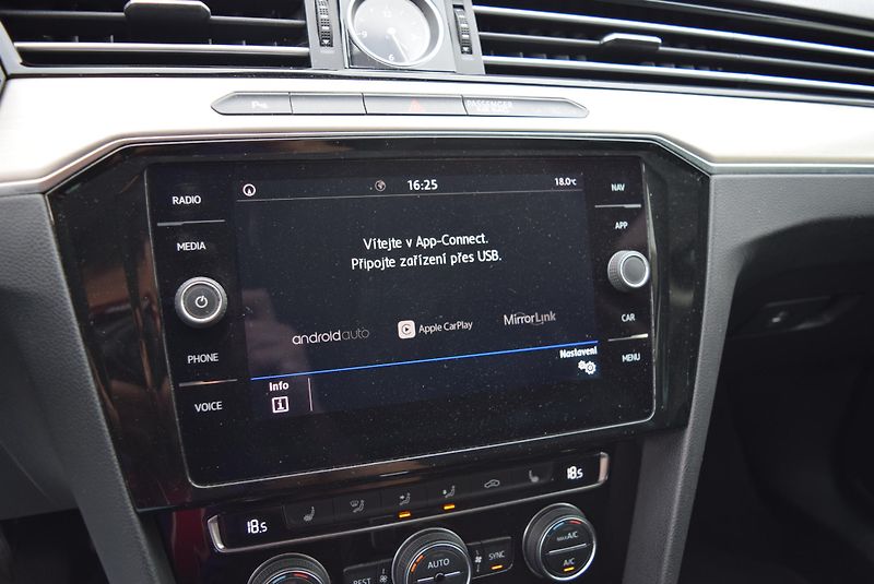 Volkswagen Passat (2018) 1.4TSI 110kw DSG HIGHLINE NAVI - fotka 27 z 50