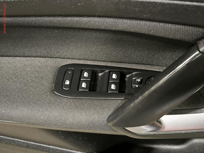 Peugeot 308 (2018) 1.2PT, Allure, navi - fotka 17 z 17