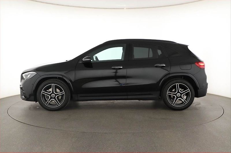 Mercedes-Benz GLA (2025) 200 d, AMG Line - fotka 3 z 28