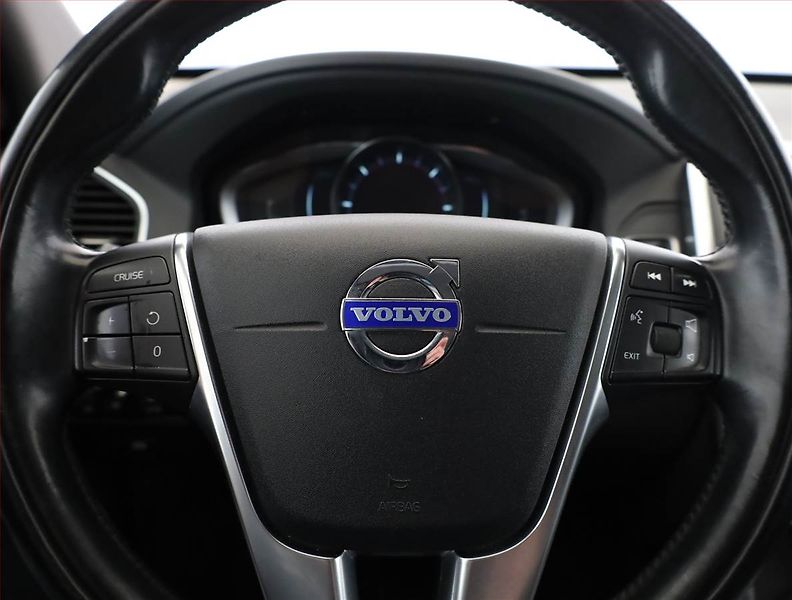 Volvo XC60 (2014) D4, Automat, Serv.kniha, Navi - fotka 8 z 14