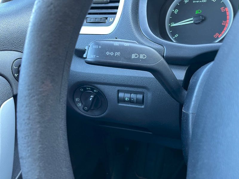 Škoda Fabia (2021) 1.4 16V Ambiente Combi - fotka 14 z 21