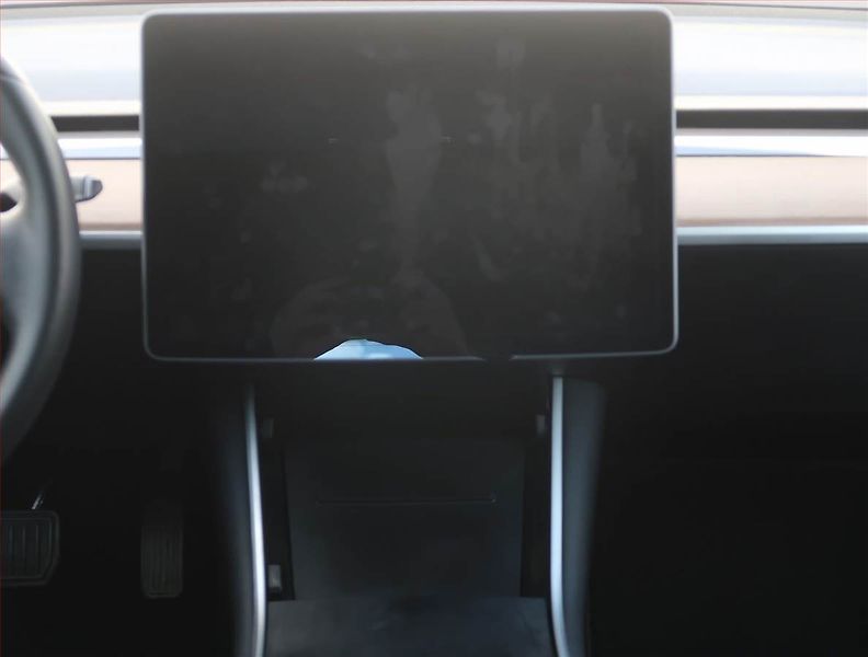 Tesla Model 3 (2019) Long Range 4WD 78kWh - fotka 11 z 23
