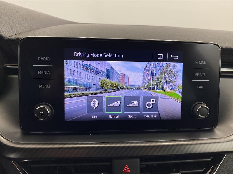 Škoda Scala 1,5 TSI 110kW Monte Carlo - fotka 13 z 29