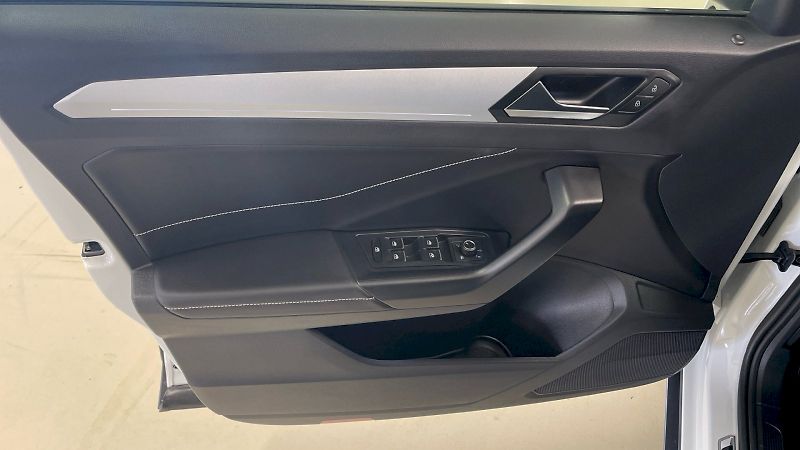 Volkswagen T-Roc (2025) Life GOAL 1.0 TSI 85kW - fotka 12 z 31