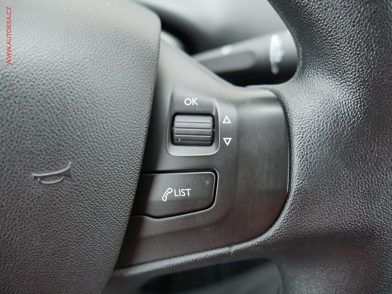 Peugeot 208 (2015) 1.2 PT, ČR, AC, tempo - fotka 13 z 19