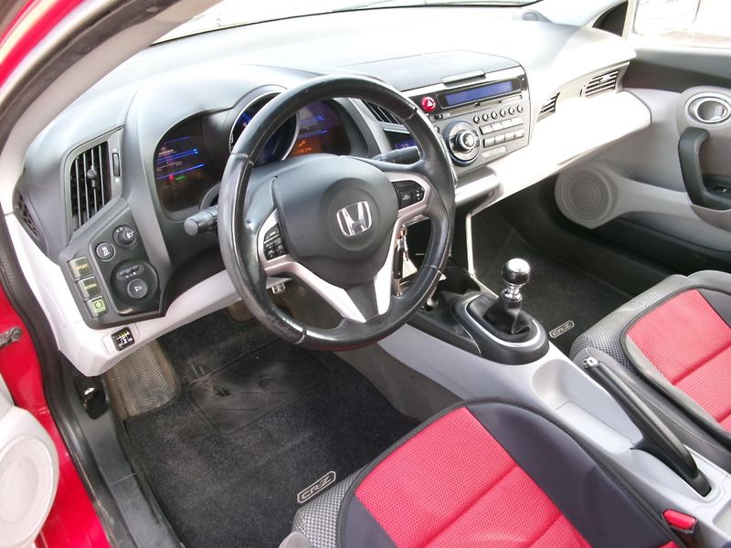 Honda CR-Z (2011) 1,5i VTEC HYBRID AC ALU - fotka 9 z 25