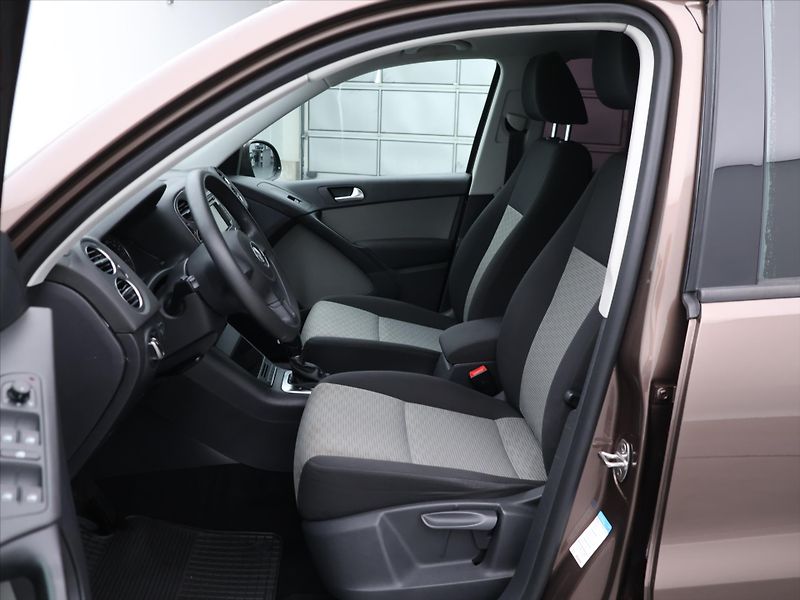 Volkswagen Tiguan 2,0 TSI DSG 4Motion Panorama - fotka 11 z 31