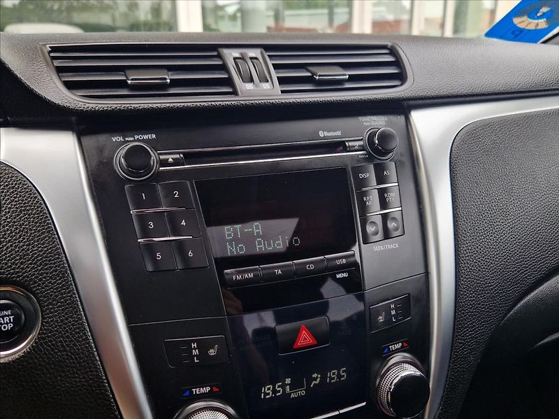 Suzuki Kizashi 2,4 i 4x4 XENON AC ŠÍBR VÝHŘEV - fotka 32 z 37