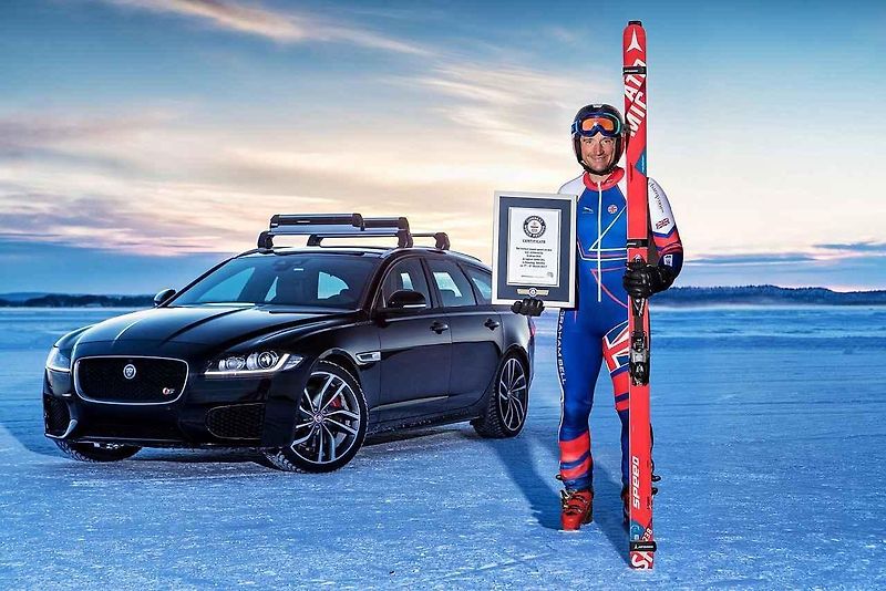 Jaguar XF Sportbrake a lyžař Graham Bell.