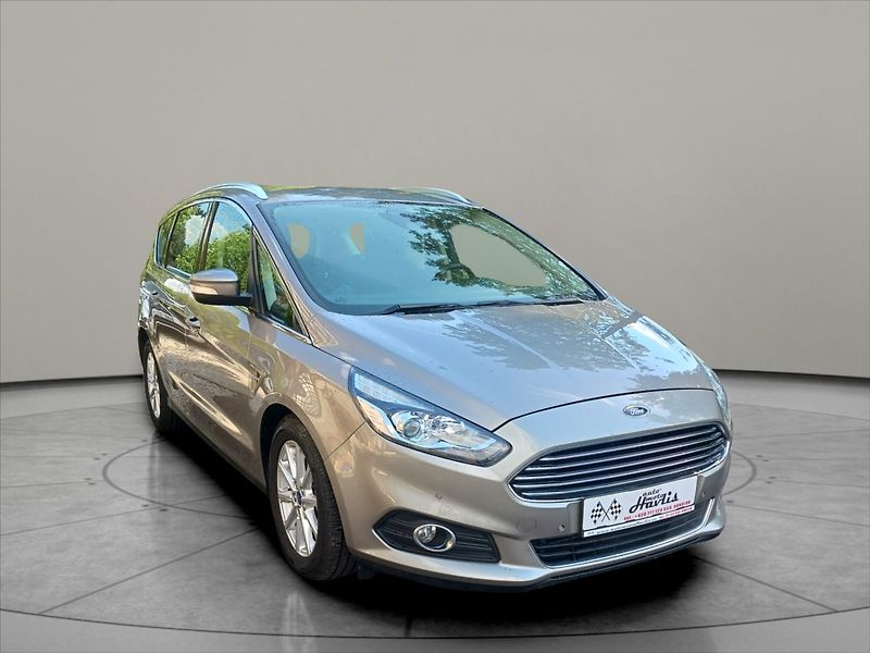 Ford S-MAX 2,0 Titanium 110 kW PowerShift - fotka 1 z 39