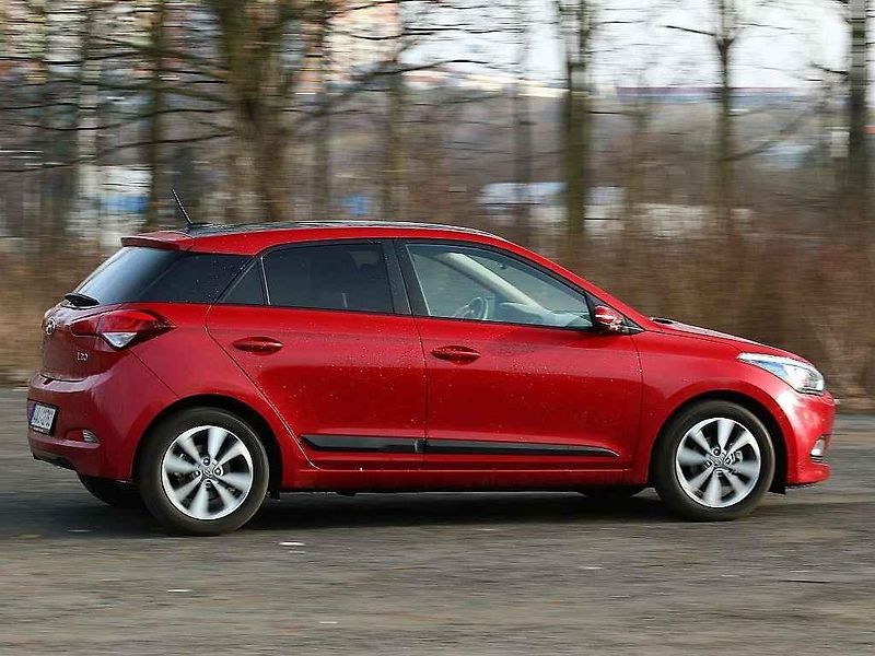 Škoda Fabia a Hyundai i20 (zleva).