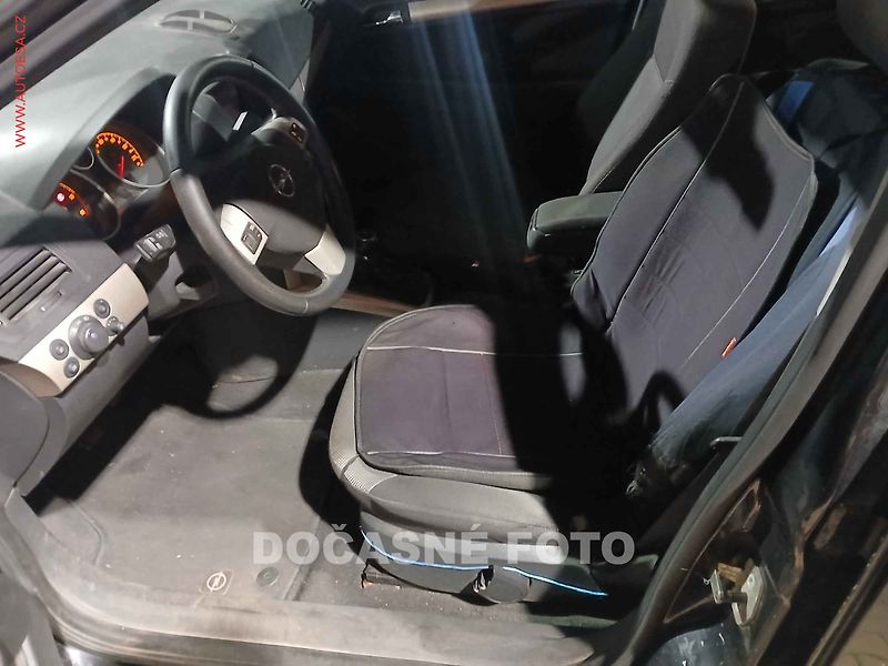 Opel Astra (2008) 2.0, 2.maj,ČR, servis.kniha - fotka 3 z 3
