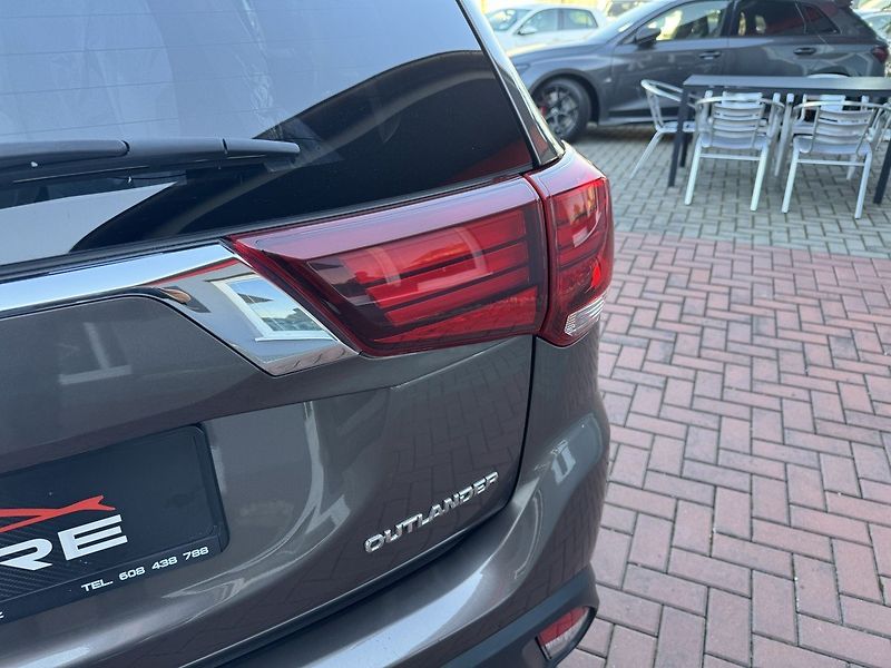 Mitsubishi Outlander (2019) 2.0i Mivec Digi Klima Kamera - fotka 42 z 48