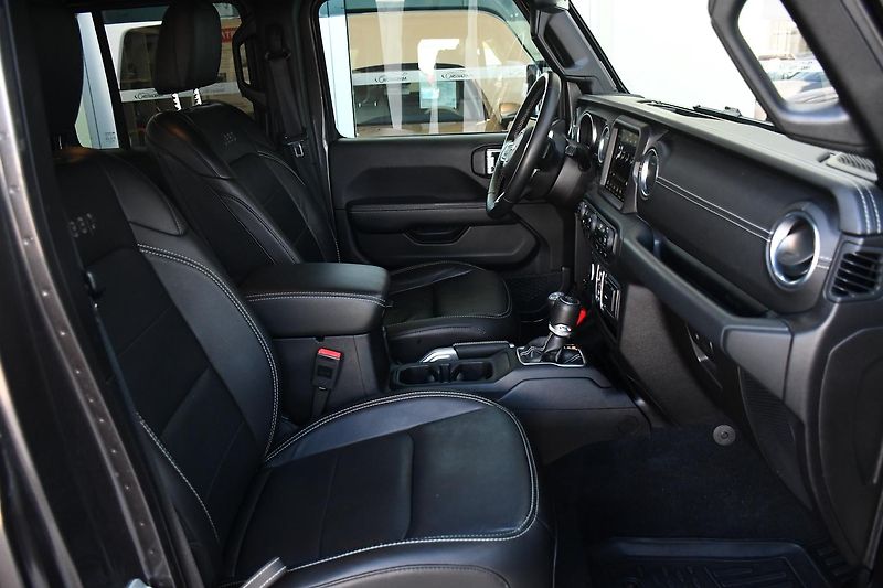 Jeep Wrangler 2.2CRD UNLIMITED REZERVACE - fotka 18 z 51