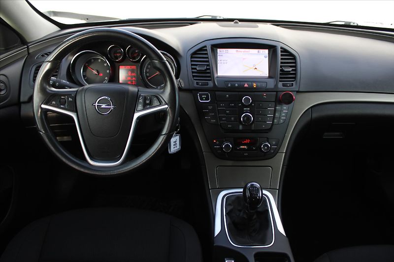 Opel Insignia 2.0 CDTI NAVI - fotka 13 z 20