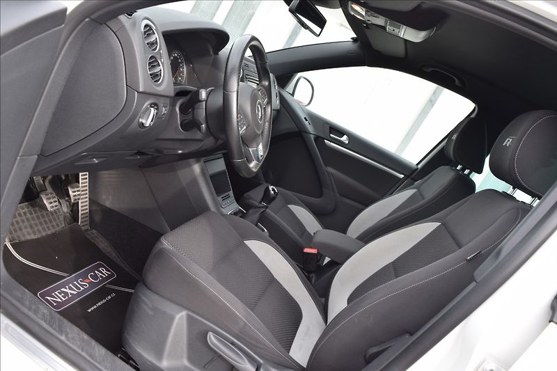 Volkswagen Tiguan 2,0 TDi 81KW R-LINE - fotka 22 z 51